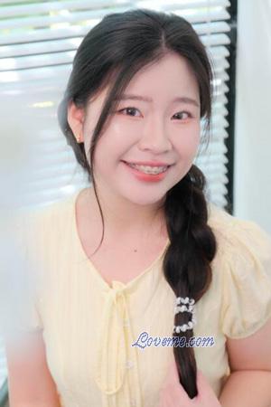 228507 - Thuy Linh Nguyen Age: 20 - Vietnam